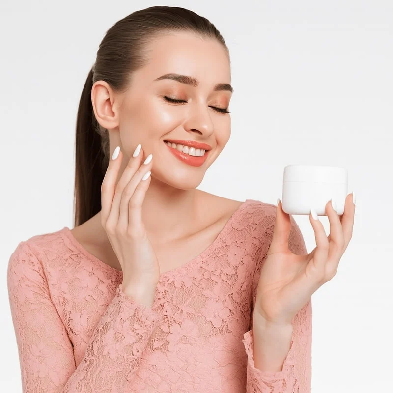 ۱۰ بهترین کرم آبرسان صورت برای پوست خشک و چرب – راهنمای خرید ۲۰۲۵